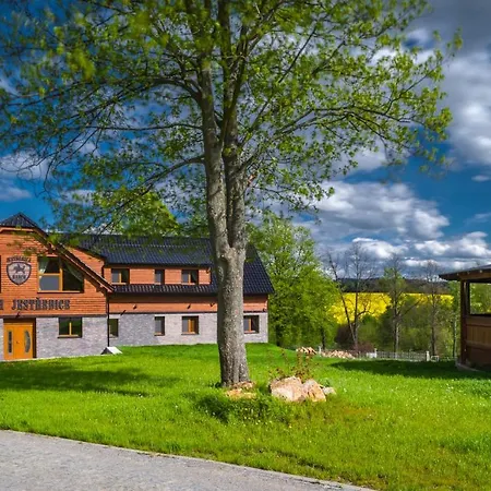 Ranch Jestrebice בית הארחה