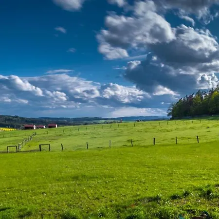 Ranch Jestrebice בית הארחה