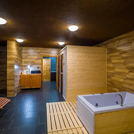 Ranch Jestrebice בית הארחה Hermanicky