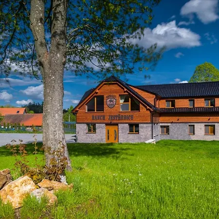 Ranch Jestrebice בית הארחה 4*