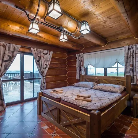 Ranch Jestrebice בית הארחה