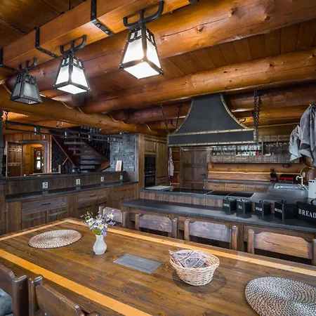 Ranch Jestrebice בית הארחה