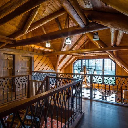 Ranch Jestrebice בית הארחה