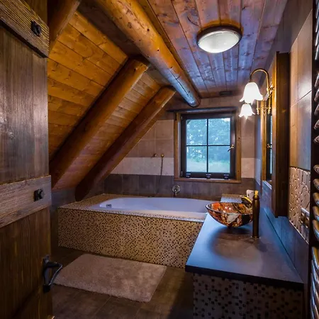 Ranch Jestrebice בית הארחה