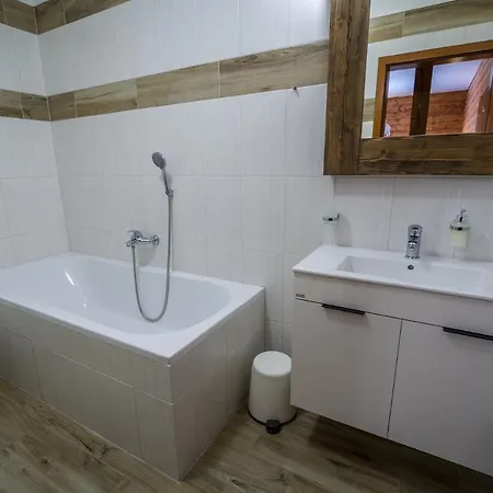 بيت ضيافة Ranch Jestrebice 4*