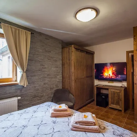 Ranch Jestrebice בית הארחה Hermanicky