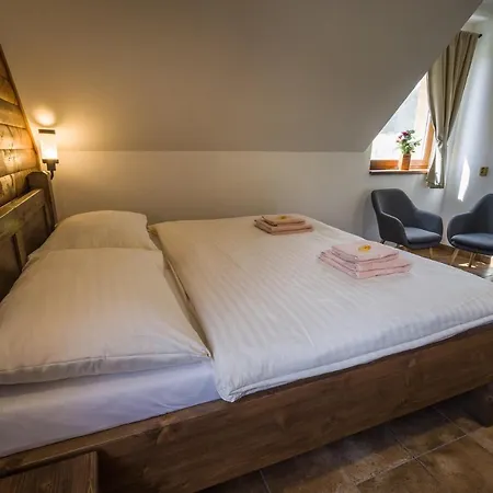 Ranch Jestrebice בית הארחה 4*