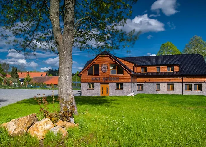 Ranch Jestrebice Гостевой дом 4*